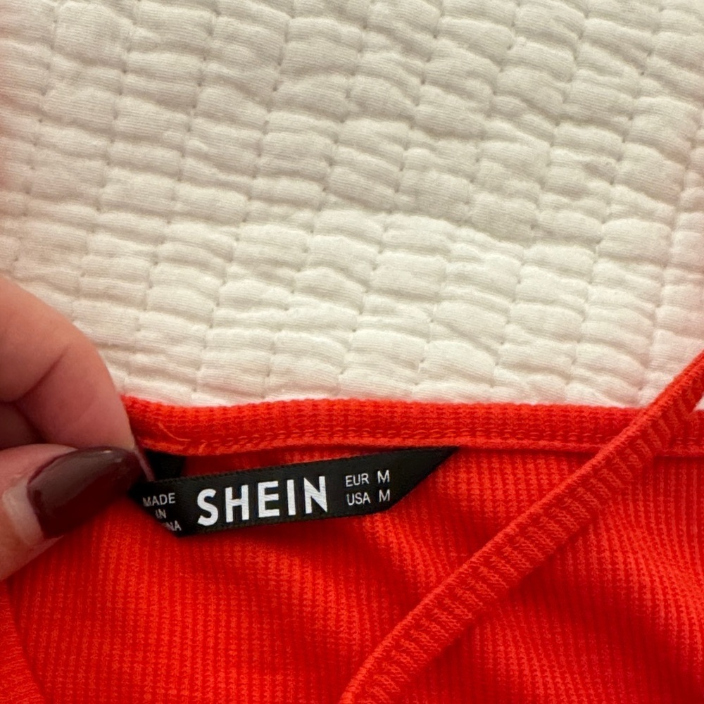 Red ribbed cropped top - Picture 2 of 5
